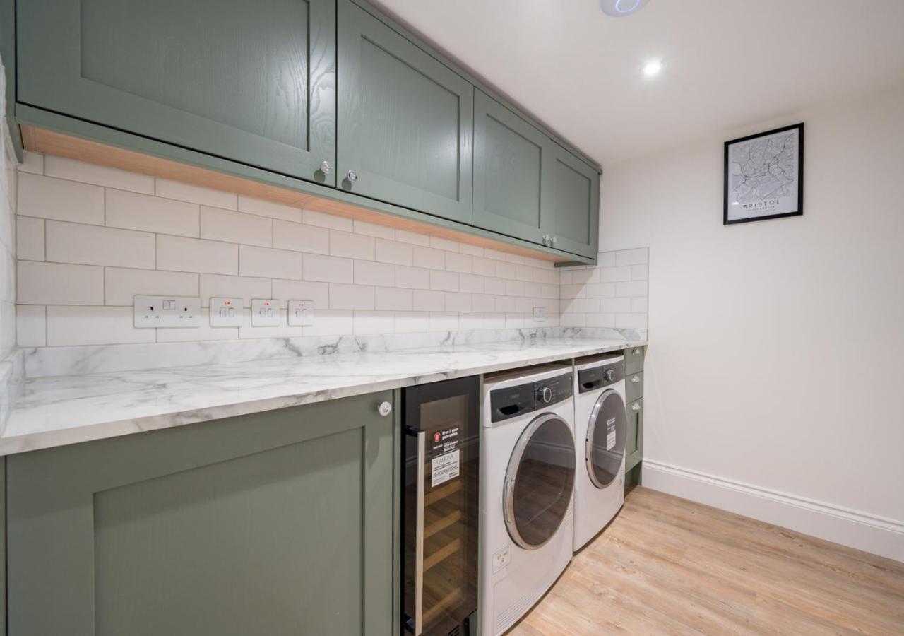 Premium Designer 4 Bedroom In Clifton - 3 Bathrooms & Cinema Сasa de vacaciones